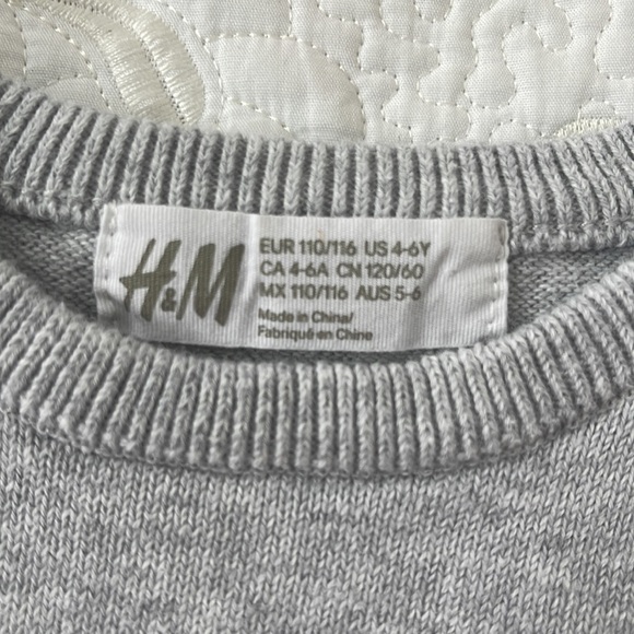 H & M heart sweater 4-6 girl - Picture 2 of 2